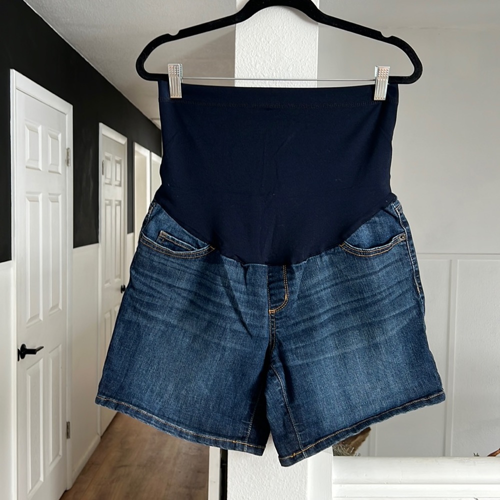 Liz Lange maternity size small jean shorts with belly band